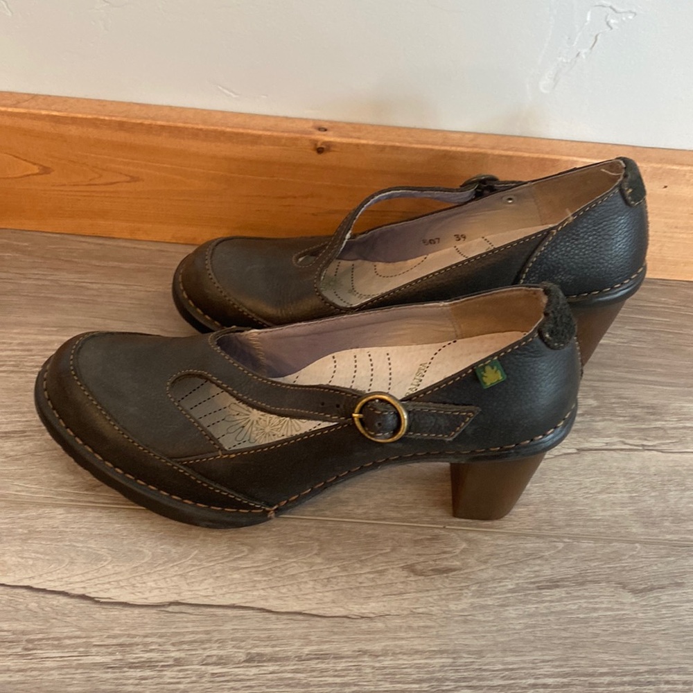El Naturalista leather heels, size 39 (size 9)